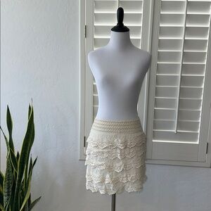 FREE PEOPLE ~S~TIERED CROCHET LACE MINI STRETCH SKIRT~ELASTIC WAIST SCALLOP HEM